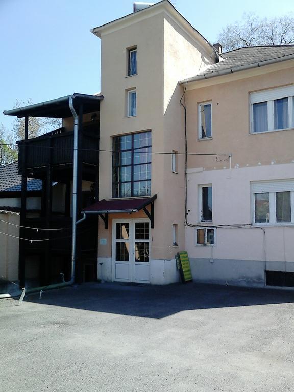 Belvarosi Vendeghaz Miskolc Exteriör bild